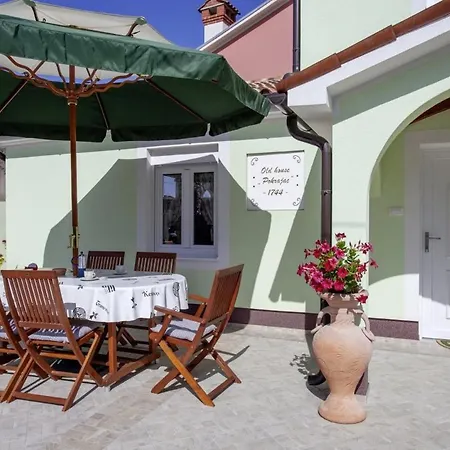 Pokrajac In Rovinjsko Selo - Haus Fuer 4-5 Personen * Rovinj