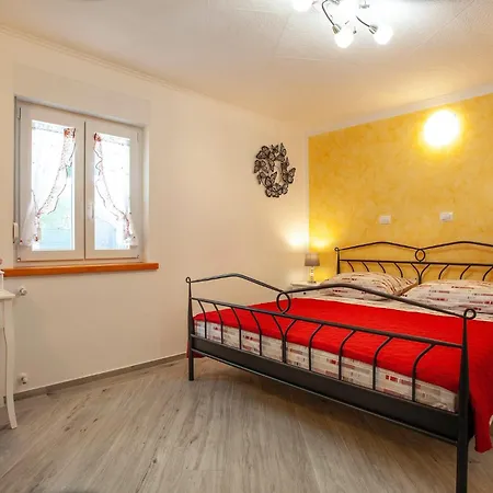 Ferienhaus Pokrajac In Rovinjsko Selo - Haus Für 4-5 Personen