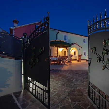 Pokrajac In Rovinjsko Selo - Haus Für 4-5 Personen * Rovinj