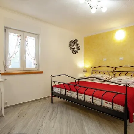 Pokrajac In Rovinjsko Selo - Haus Fuer 4-5 Personen بيت للعطل